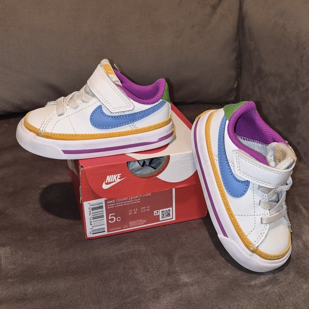 Nike Kids Shoes - White and Blue